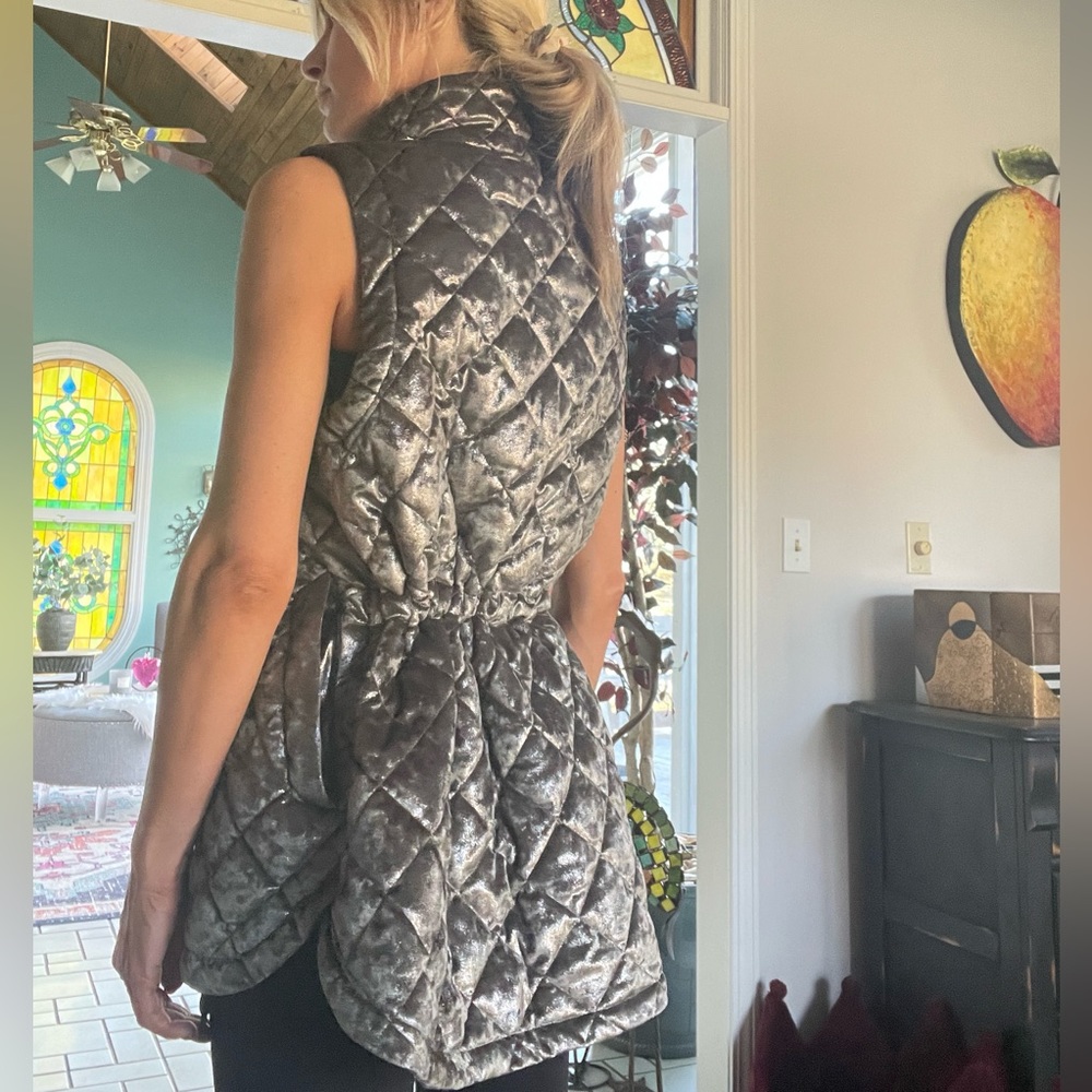 Athleta Small metallic vest with adjustable peplum strings worn once